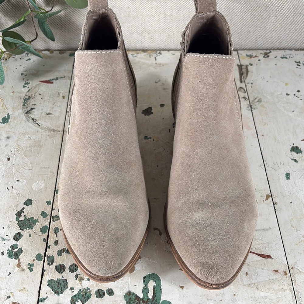 Dolce Vita > Women's Tan Ankle Boots 8 - Picture 8 of 11